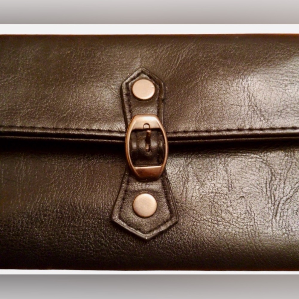 VICTORIAS SECRET WRISTLET WALLET - Picture 3 of 4